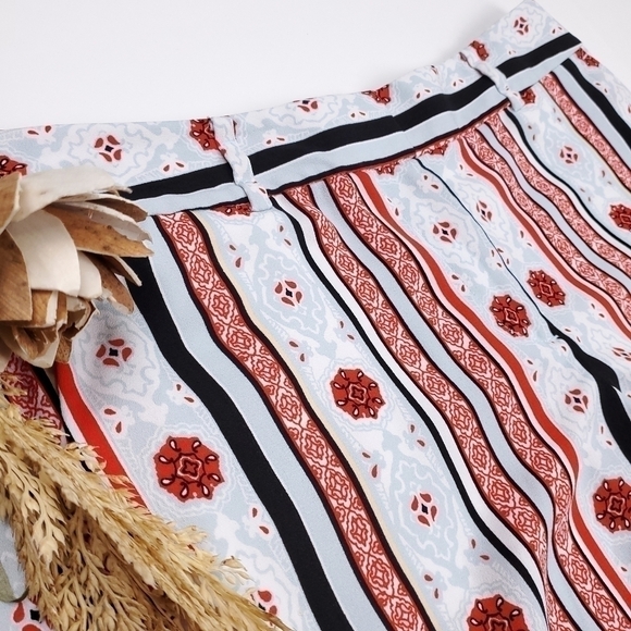 New Loft 4" Inch Short Sz 6 - Picture 11 of 12